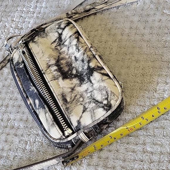 TyeDieCrossbody - Picture 7 of 9